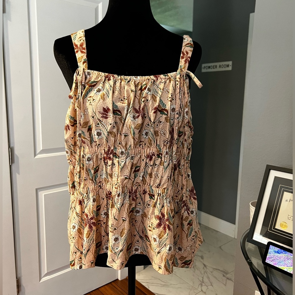 Universal Thread tank NWT